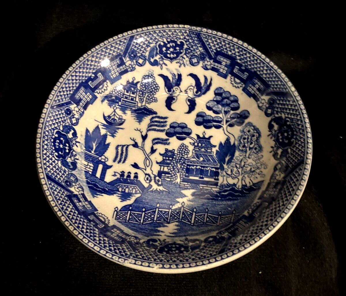 Vintage Blue Willow England Berry Bowl Dish 5-1/4″ Diameter 1-1/8 inches tall(E)