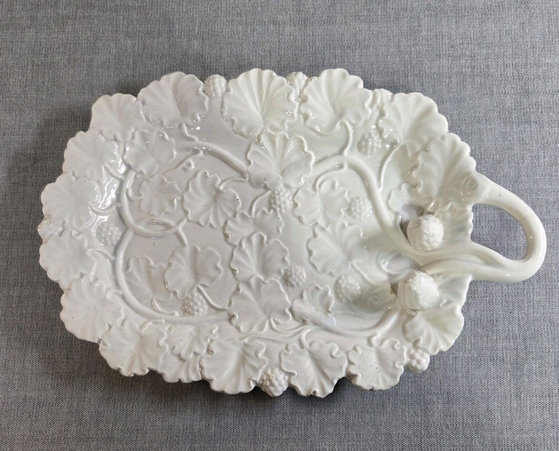 Vntg Italian White Ceramic Oval Dish Grapes Grapevine Handle Serving Plate 8”
