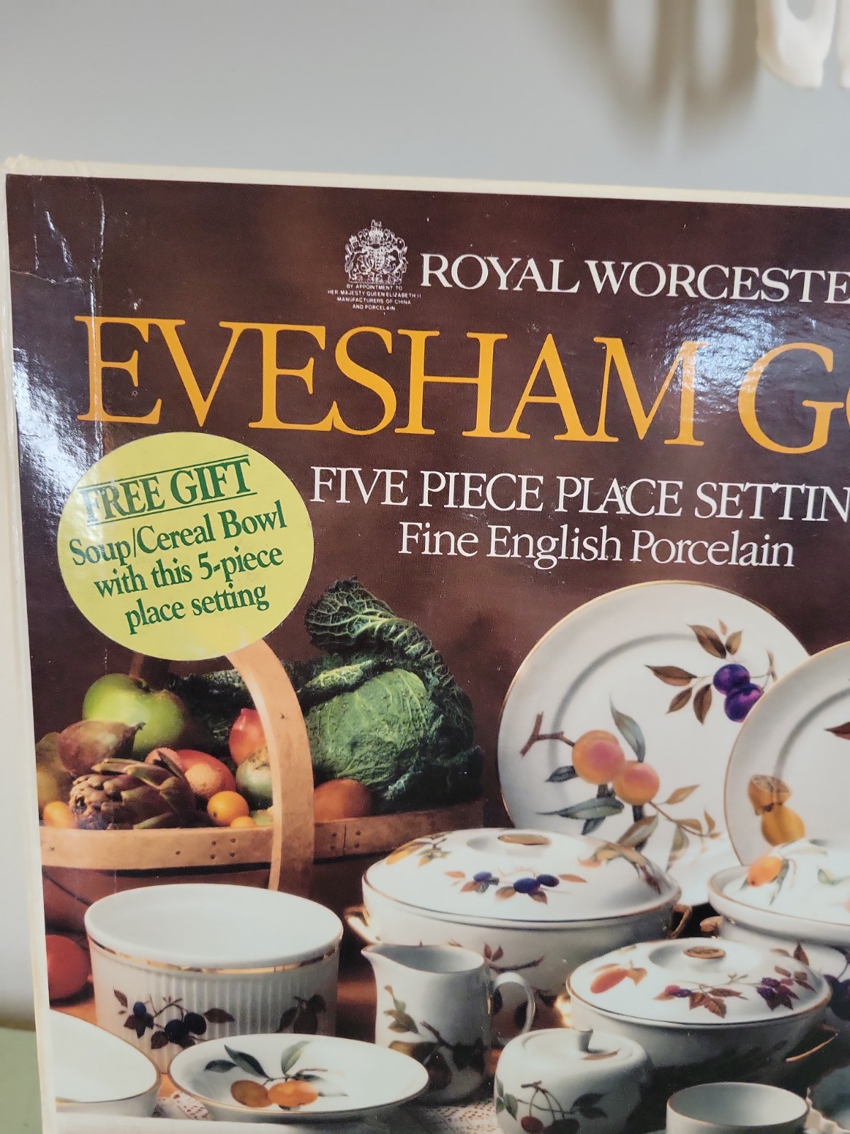 Nib Royal Worchester Evesham Gold Five Piece Set With Bonus Soup/Cereal Bowl