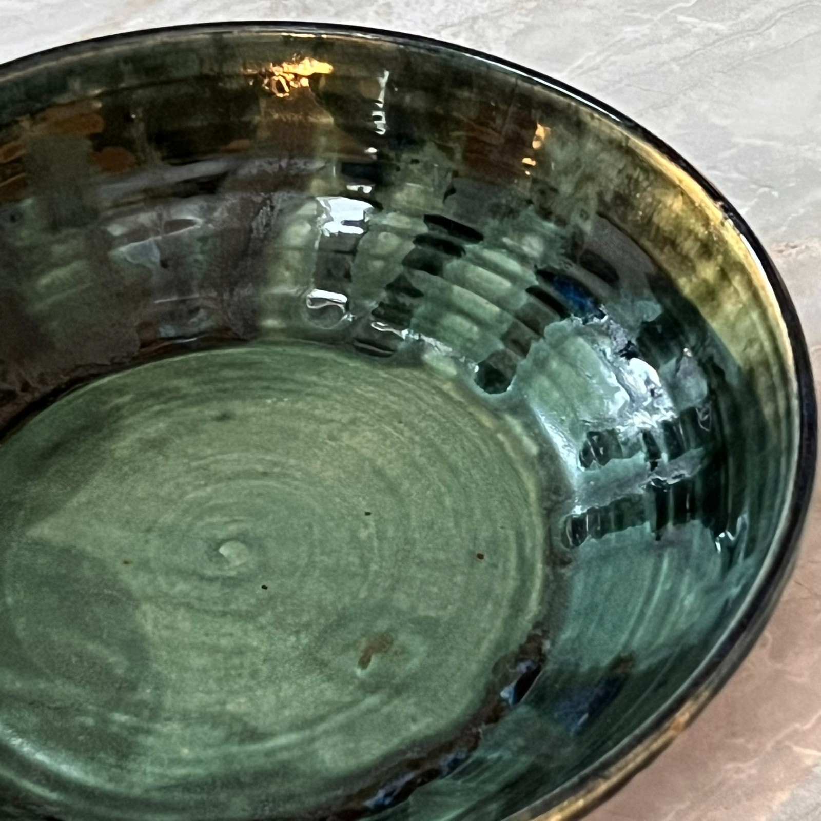 1995 Studio Art Pottery Bowl 11″ Dark Green Glaze Drip Glossy Finish
