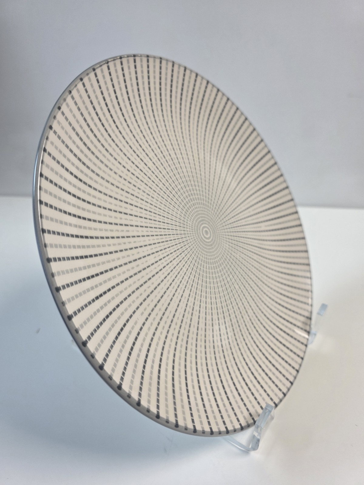 Gray and White Optical Illusion Dinner Plate 10 3/8″