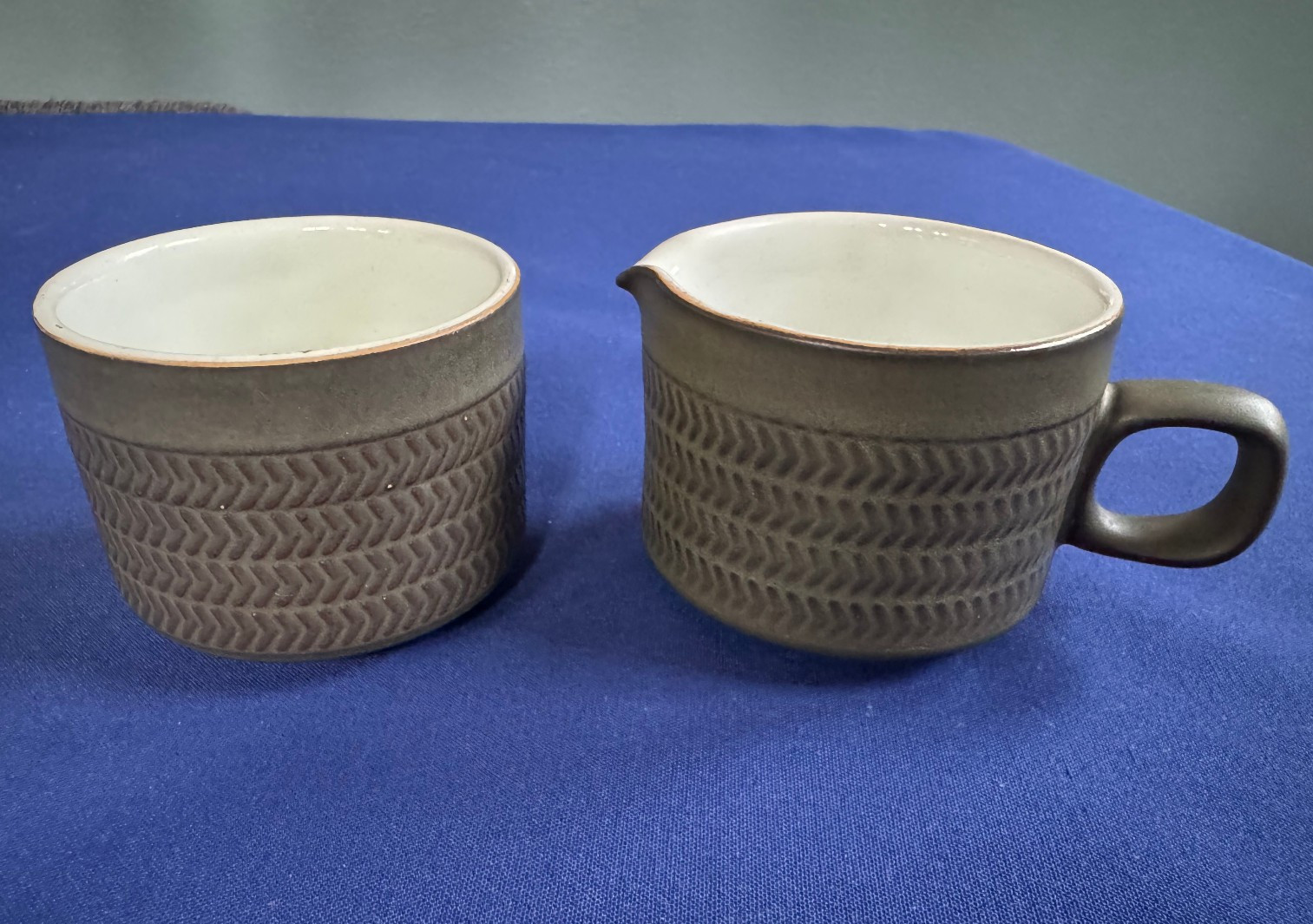 Denby Camelot Chevron Cream & Sugar • Olive Green • Sovereign Shape