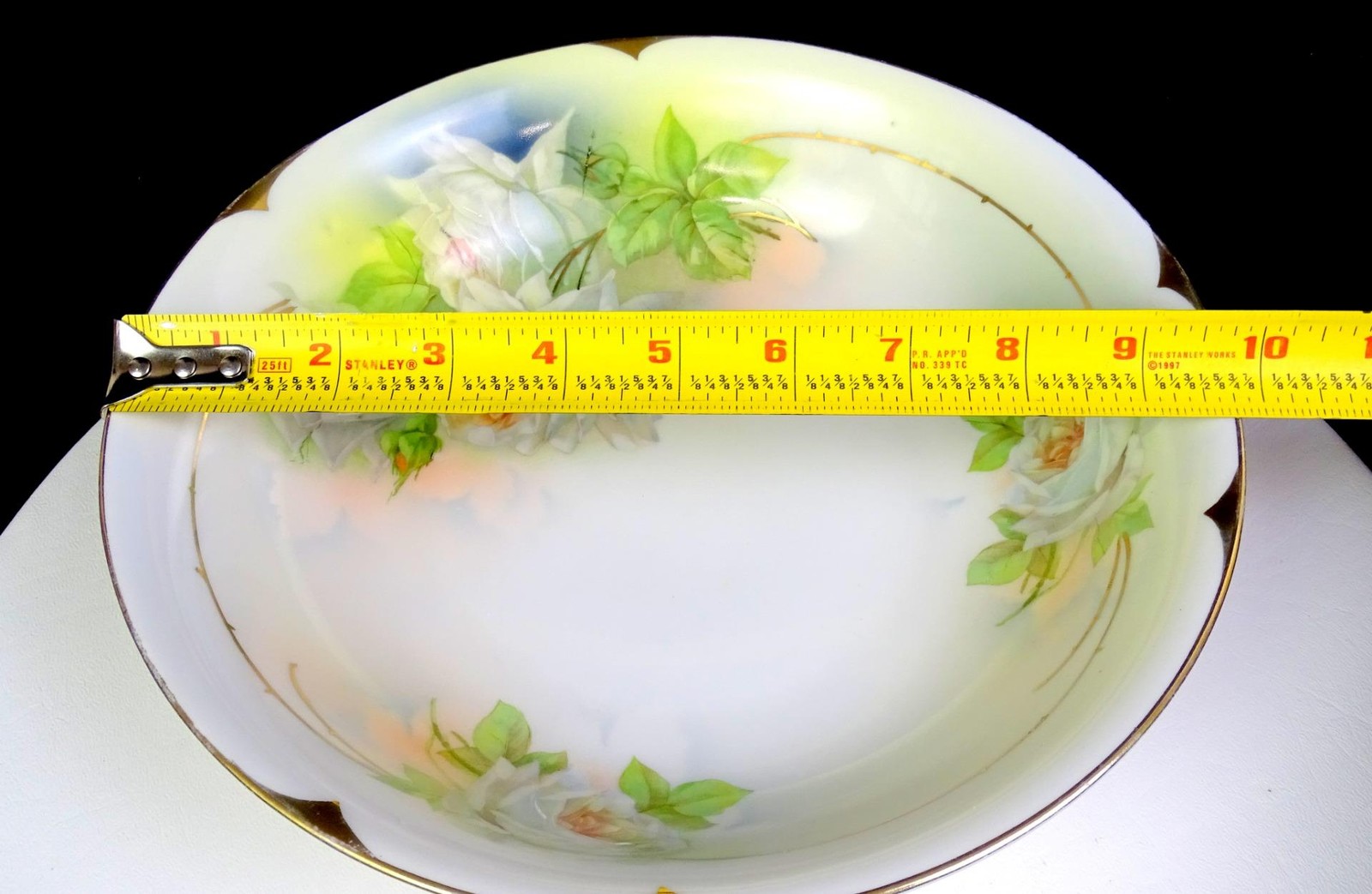 Royal Rudolstadt Prussia Beyer & Bock White Rose And Pastels 9 3/4″ Bowl 1905-31