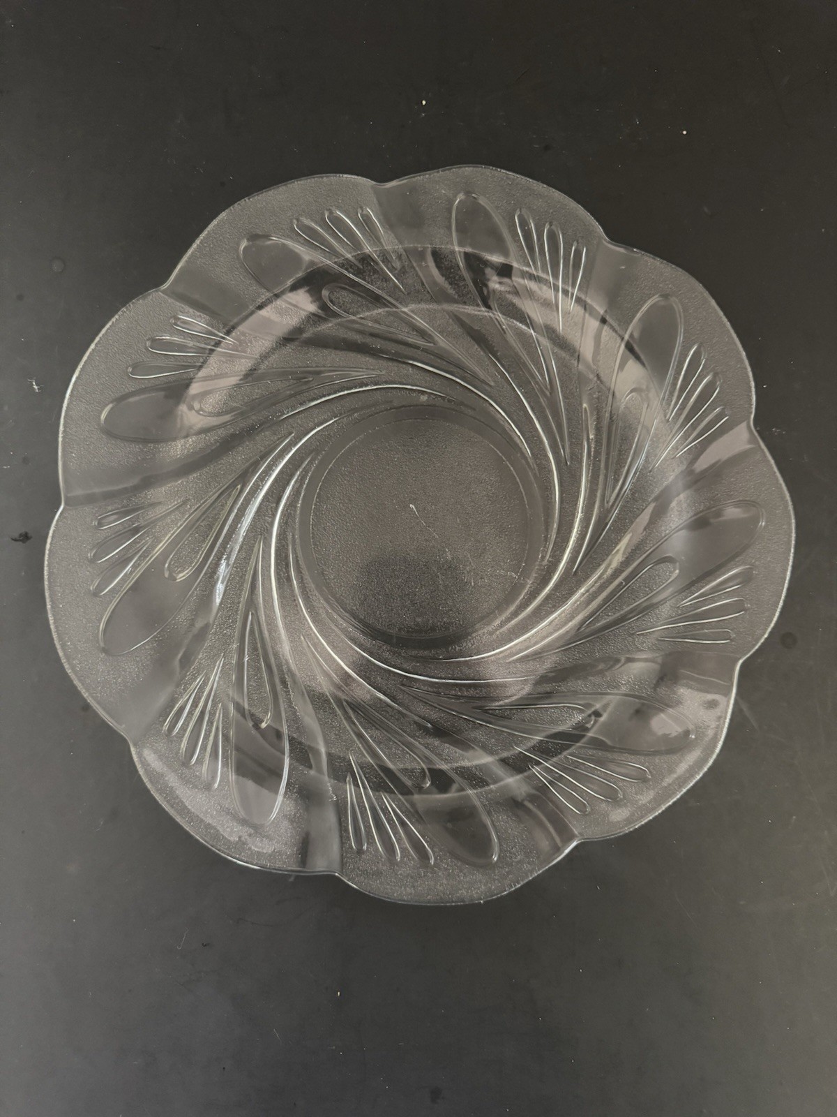Set of 4 KIG Indonesia Floral Swirl Glass Dinner Plates 10″ Scalloped Edge