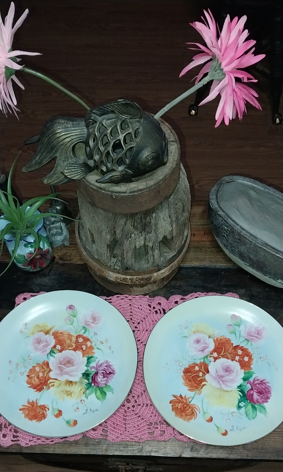 Vintage Pair 9 1/4” Hand Painted Roses Floral Signed Dinner Plates Wall Hanging