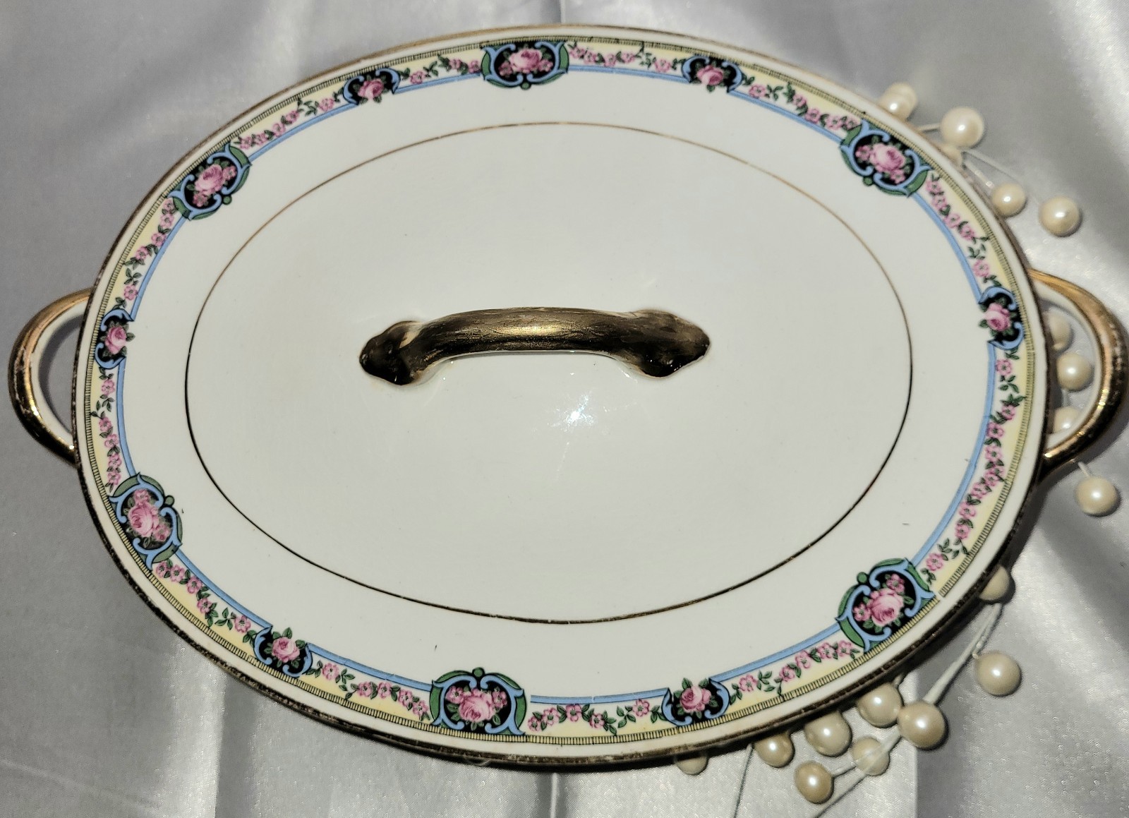 Vtg Royal China International Covered Casserole W/Pink Rose Garland Blue Scroll