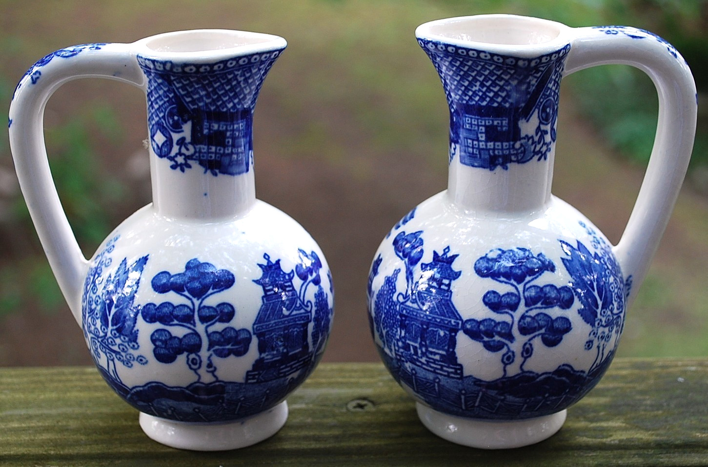 Vtg Set 2 BLUE WILLOW Oil & Vinegar Cruets OLD STYLE Japan w Label 5″ ASIAN Exc