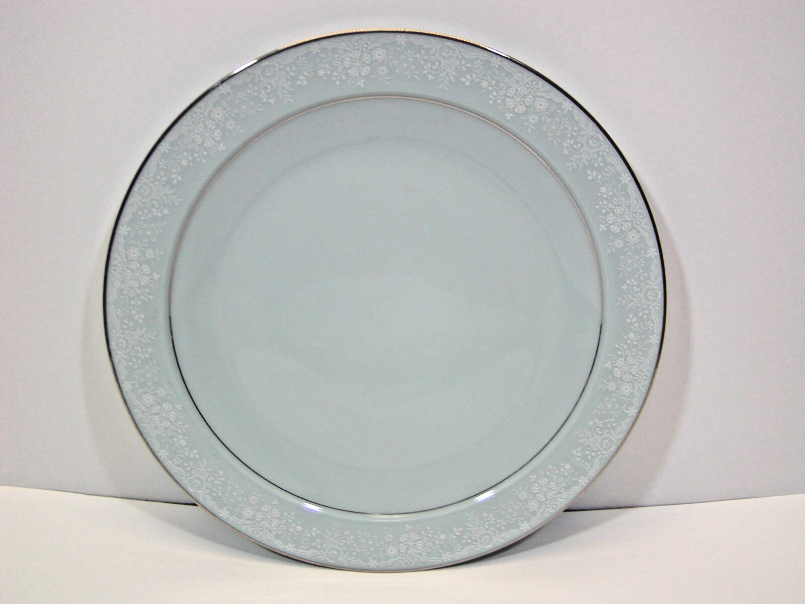 4 NORITAKE FIDELITY 10-3/8″ USED DINNER PLATES 8003 W81