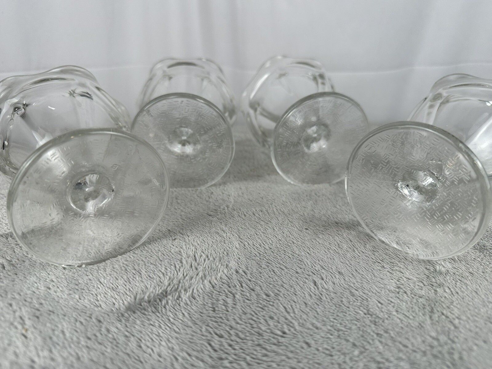 Lot of 4 Vintage Ice Cream Sundae Dishes Parfait Dessert Bowl Tulip Kids Party