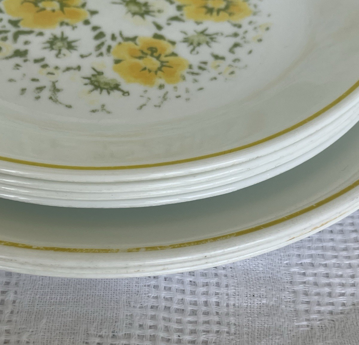 Vintage Corelle April Showers-8 Plates-4 10.25″ & 4 8.5″ Dinner/Luncheon Yellow
