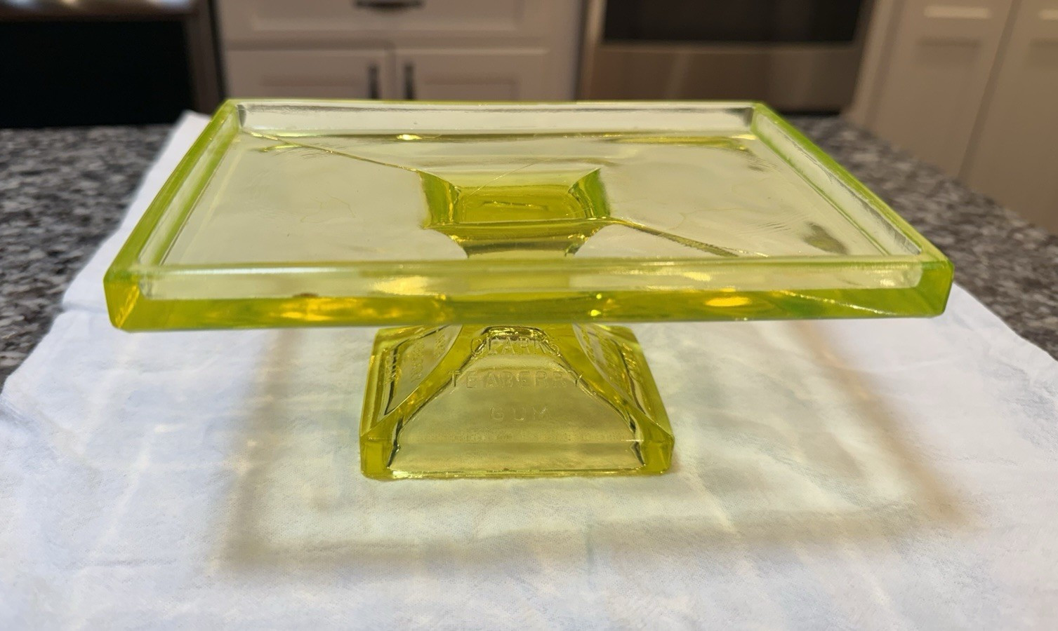 1900s CLARKS TEABERRY VASELINE URANIUM GLASS-GUM DISPLAY STAND