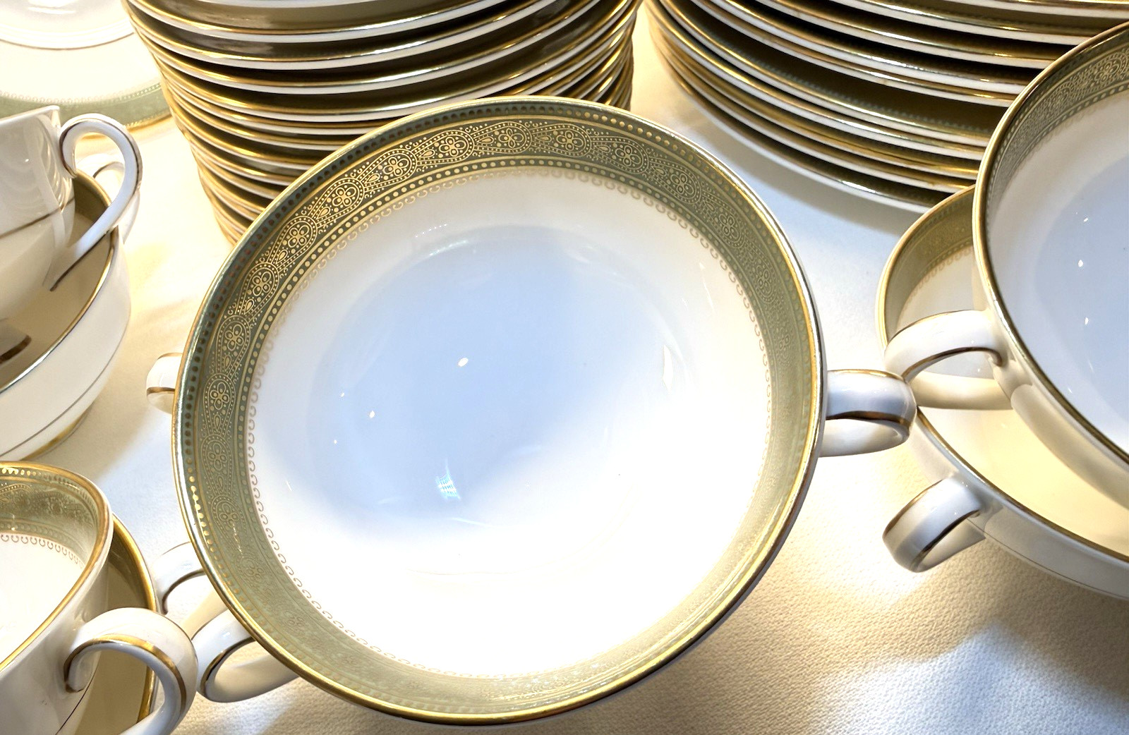 72pc Royal Doulton BELVEDERE H5001 China Set – Service for 12+ – Pristine Gold