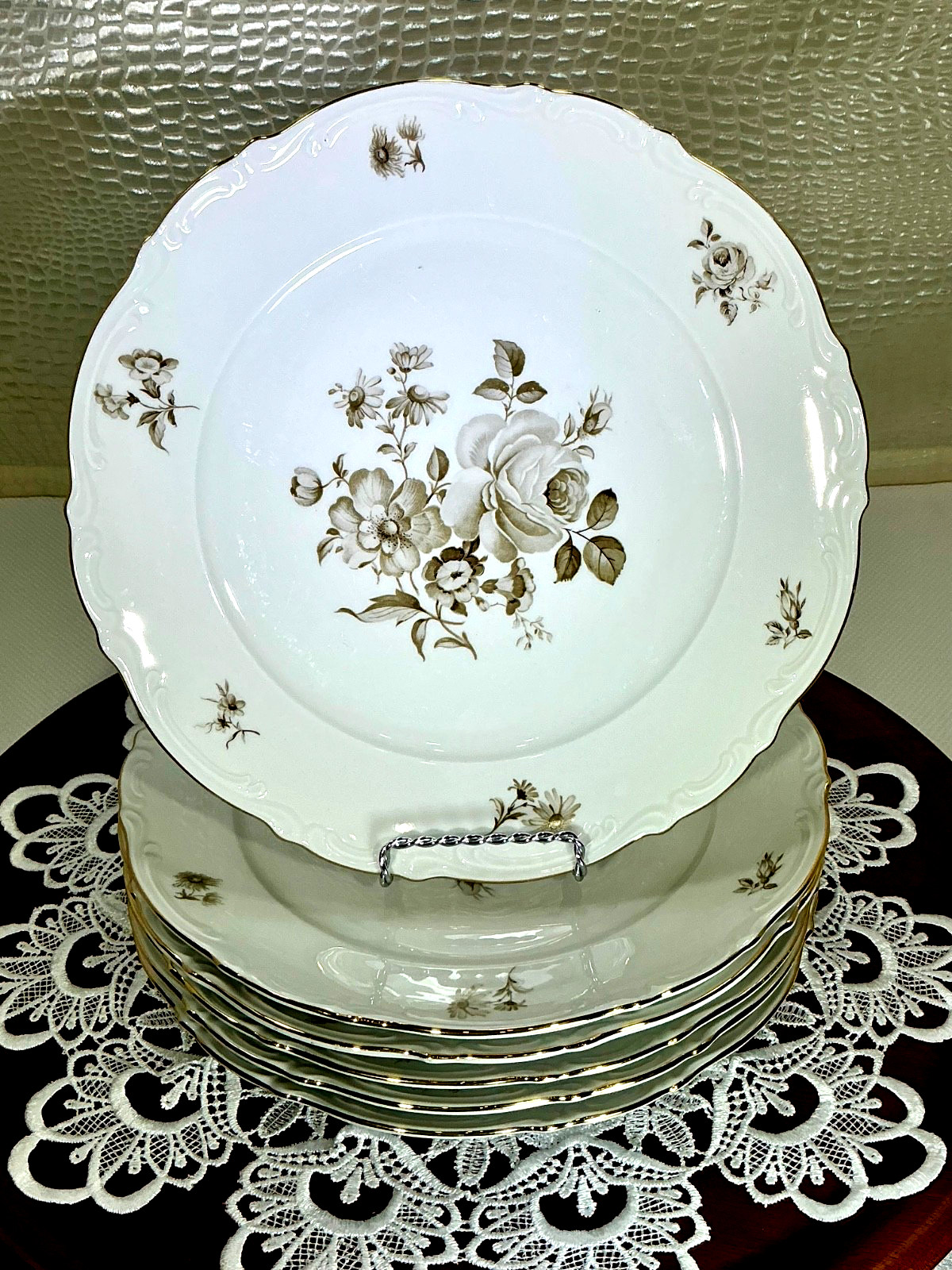 Mitterteich Charming Barbara 10 1/2” Set of 6 Dinner Plates 1949-1959 Germany