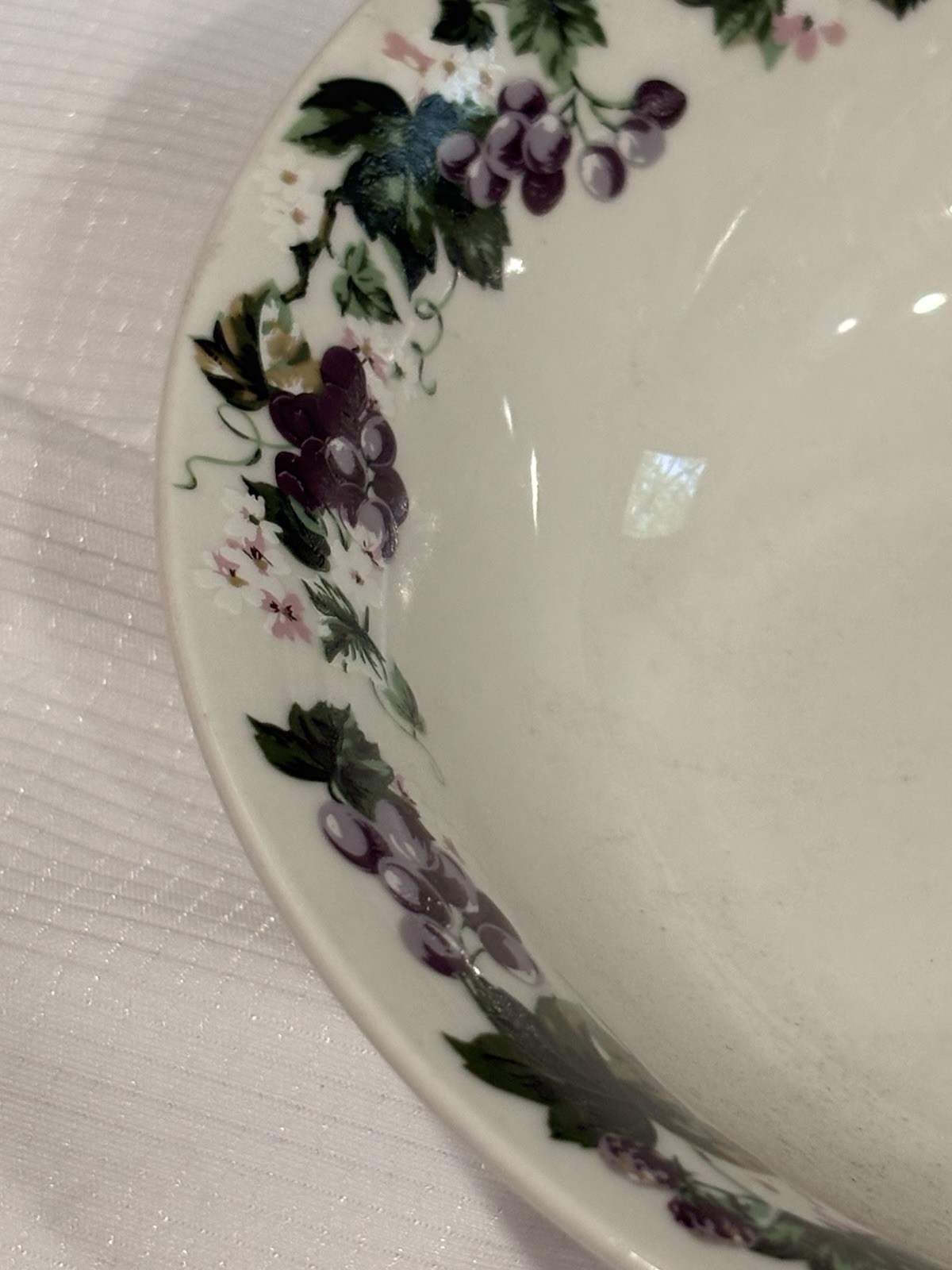 Four (4) Mainstays 6 1/2” Fruit Soup Cereal Bowls Grapevines