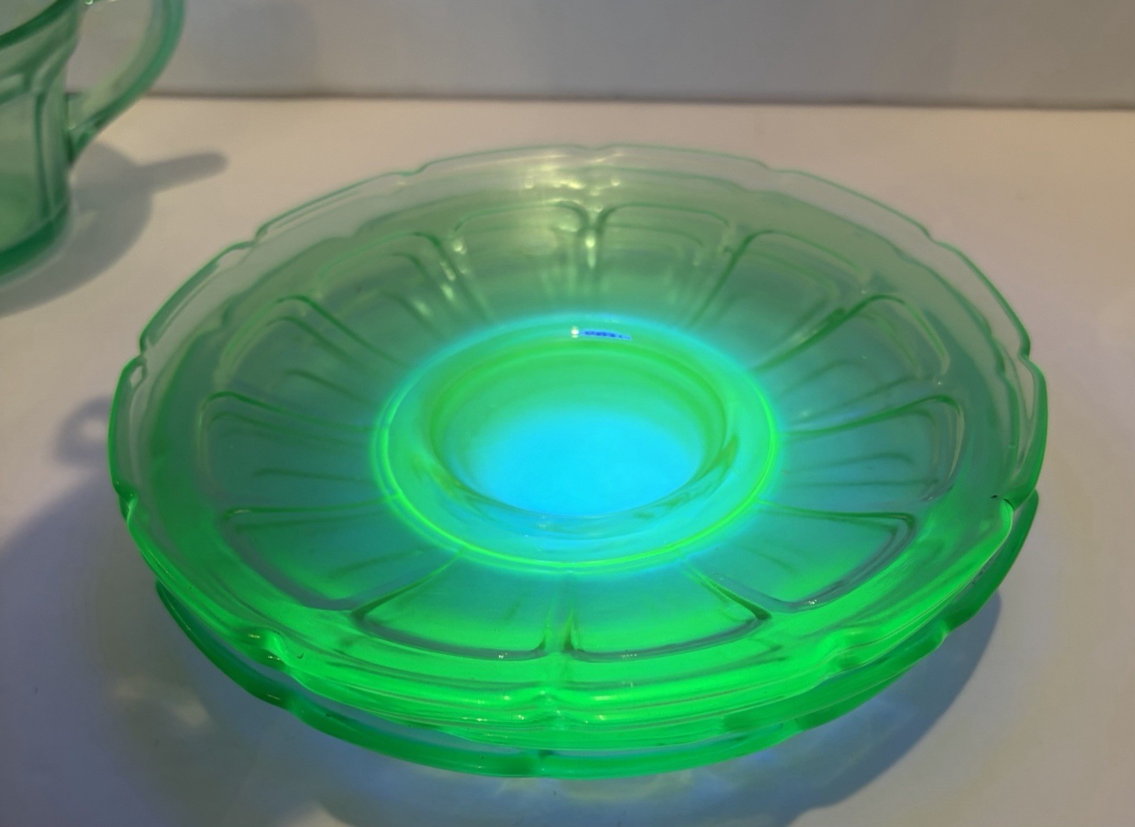 Set of 4 Vintage Diamond Glass Co. Victory Green Uranium Glass Cups & Saucers