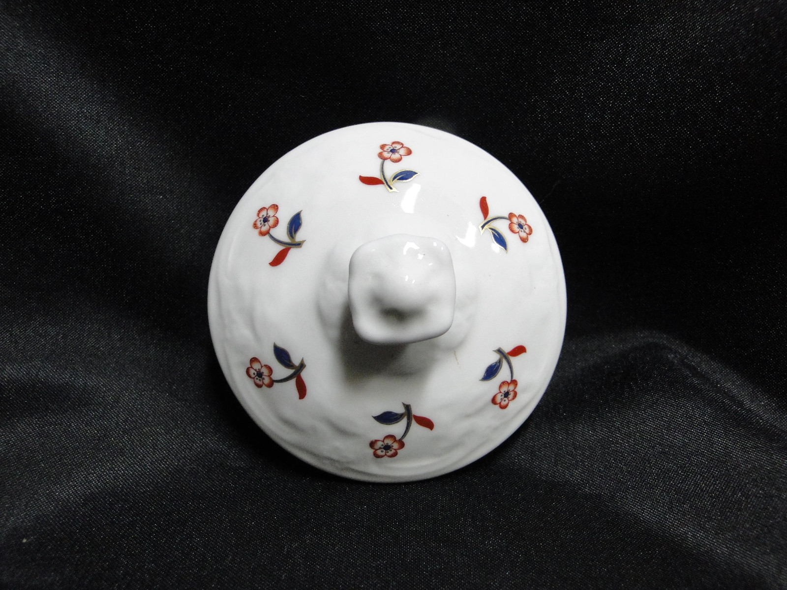 Coalport St Louis, White w/ Blue, Rust, Gold: Sugar Bowl & Lid, 3 3/4″ Tall