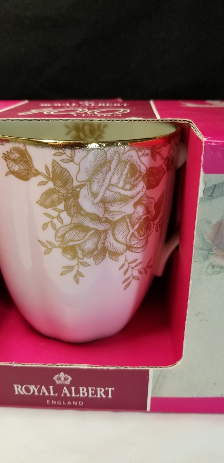 Royal Albert 100 Years 1960 GOLDEN ROSES MUG Boxed with tag