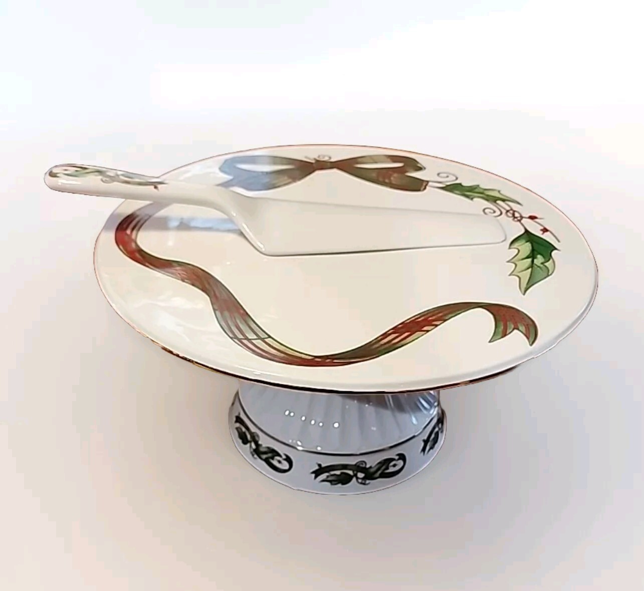 Cake Pie Stand & Server Holly Holiday Home for the Holidays Plaid Ribbon 11″ Rnd