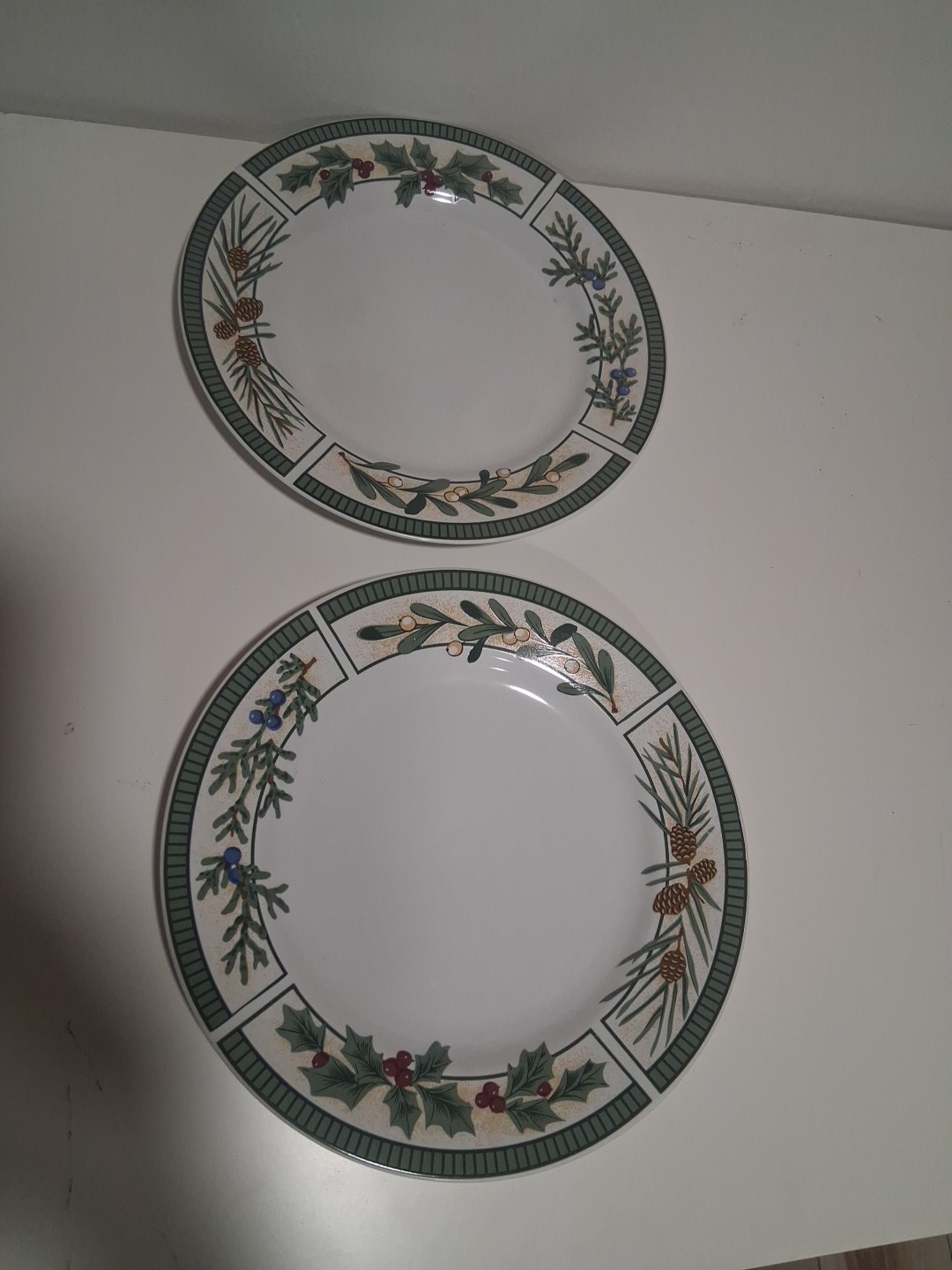 2 Fairfield Wintergreen Fine China Replacement Dinner Plates 10.25″ Pine Juniper