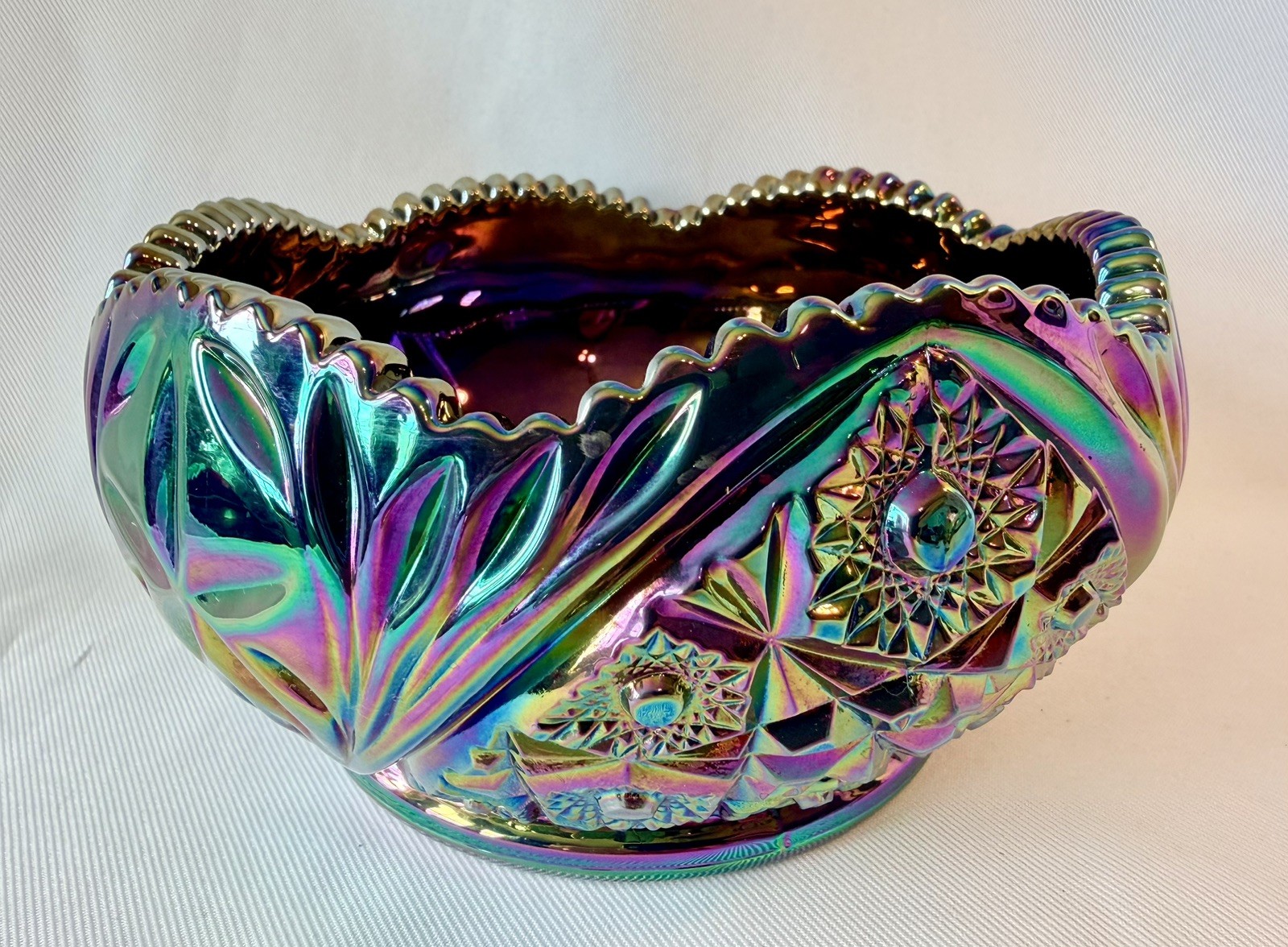 LE Smith Heritage Carnival Glass Bowl 7.25” Iridescent Sawtooth Hobstar Amethyst