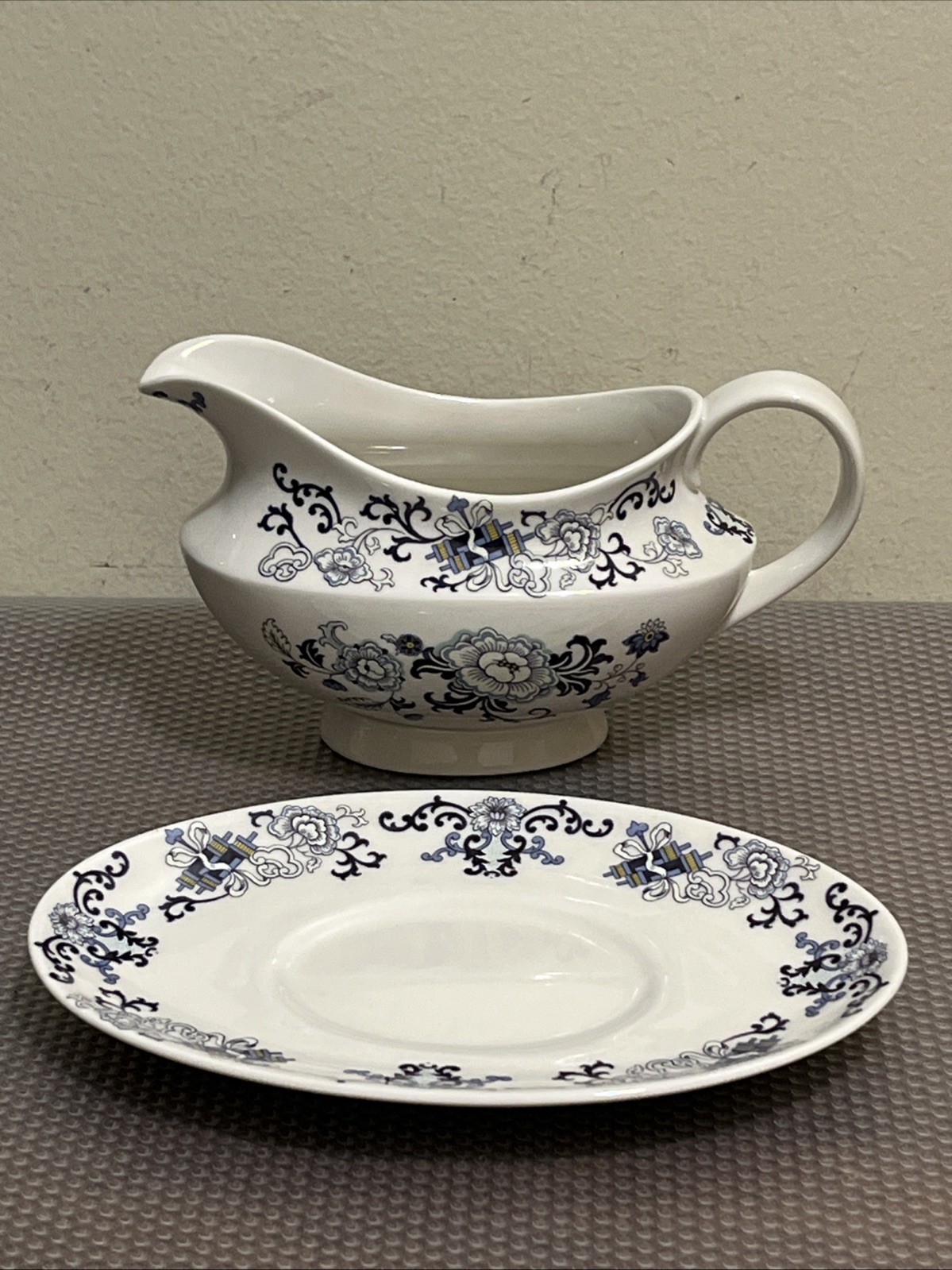Royal Doulton NANKIN Gravy Boat & Underplate – TC 1091
