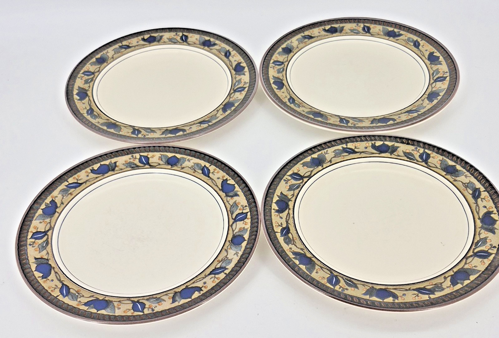 MIKASA INTAGLIO ARABELLA Salad Bread Plates 8 3/8″ ~ CAC01 ~ SET OF 4 ~ EUC