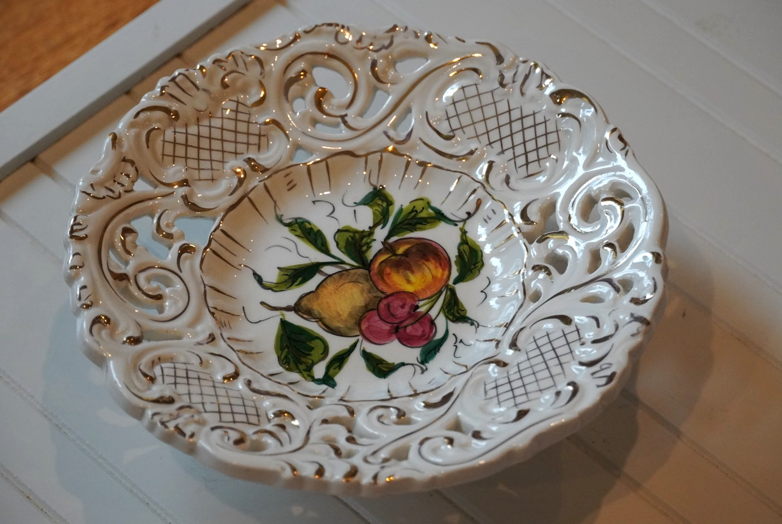 Vtg Italian Majolica Reticulated Bowl Hand Painted 7.5”d Pottery Fruit Italy