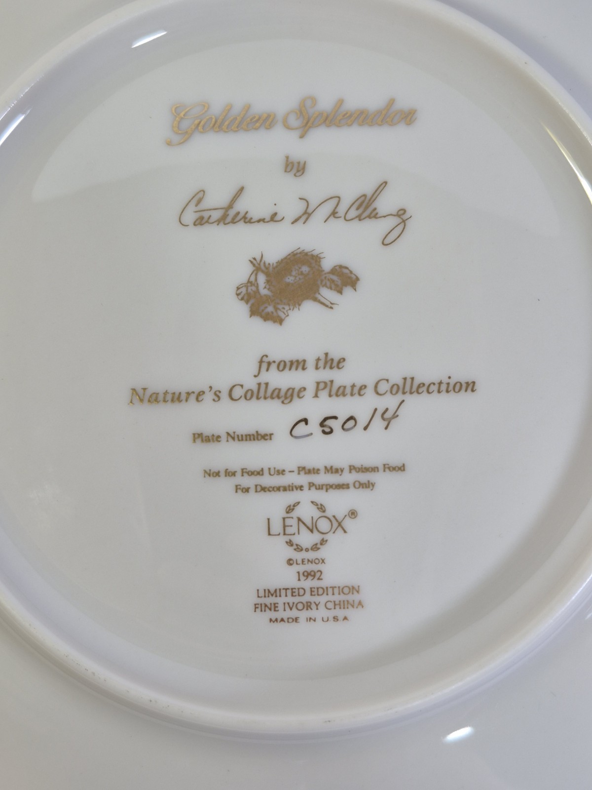 1992 LENOX GOLDEN SPLENDOR BY CATHERINE MCCLUNG NATURE’S COLLAGE PLATE 8-1/4″