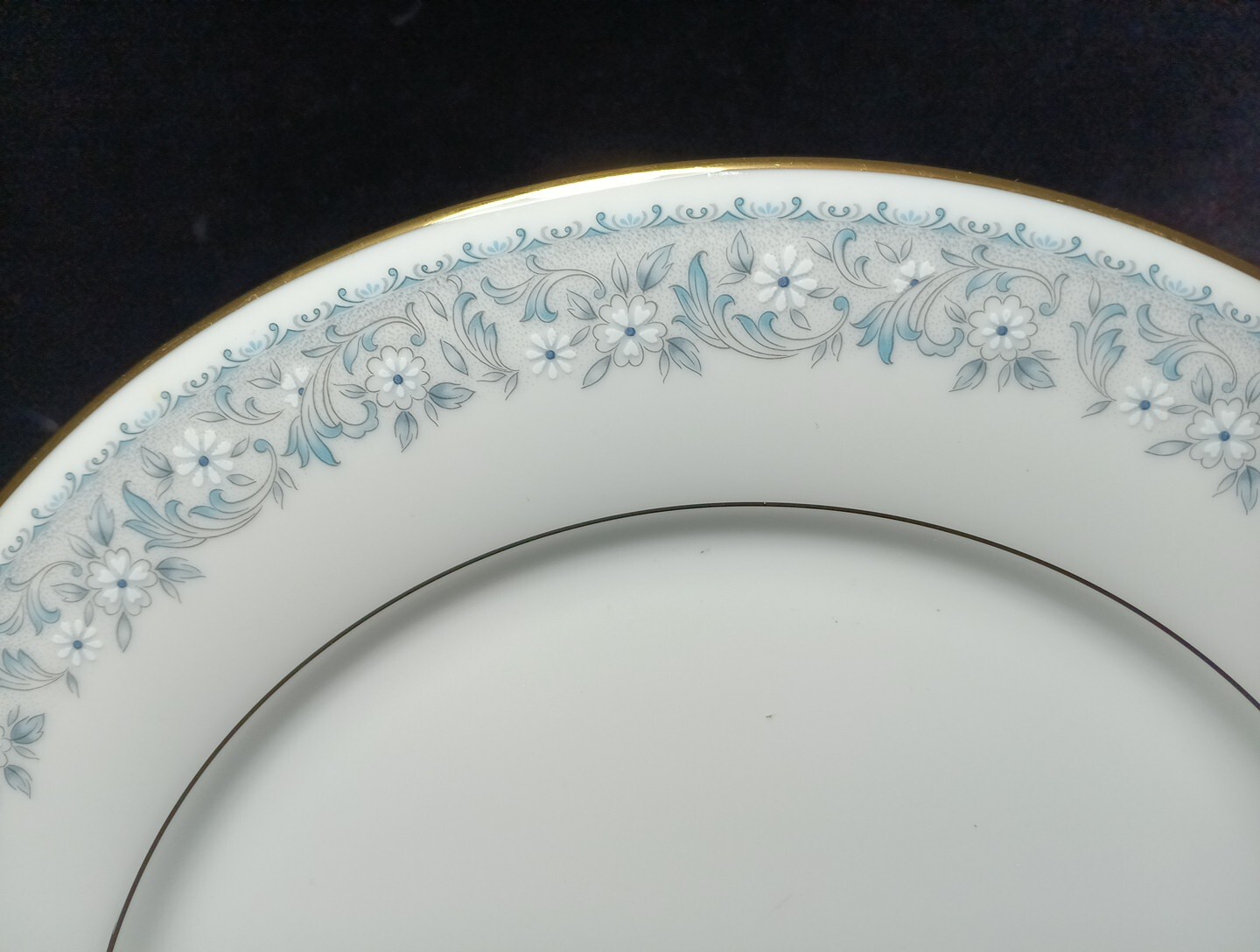 Contemporary Fine China Noritake 2180 Iona Dinner Plate 10.25″W Set 4