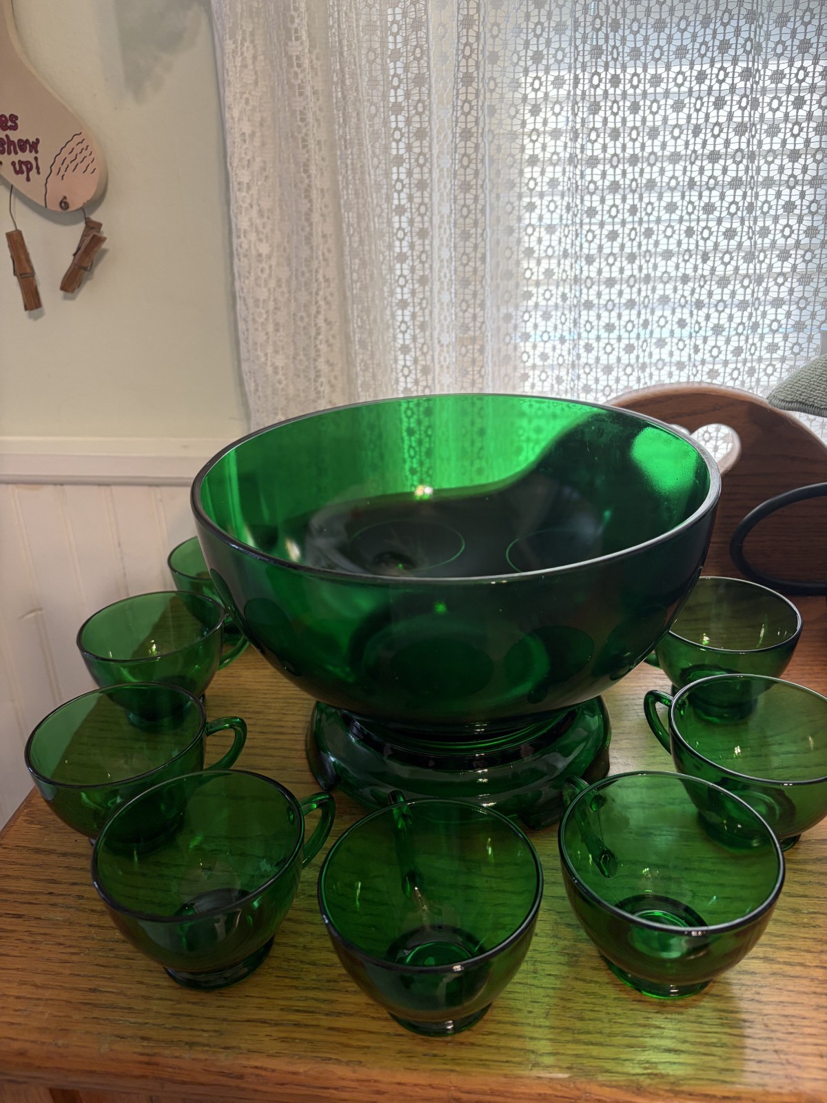 VINTAGE ANCHOR HOCKING FOREST GREEN PUCH BOWL WITH 10 CUPS AND BASE