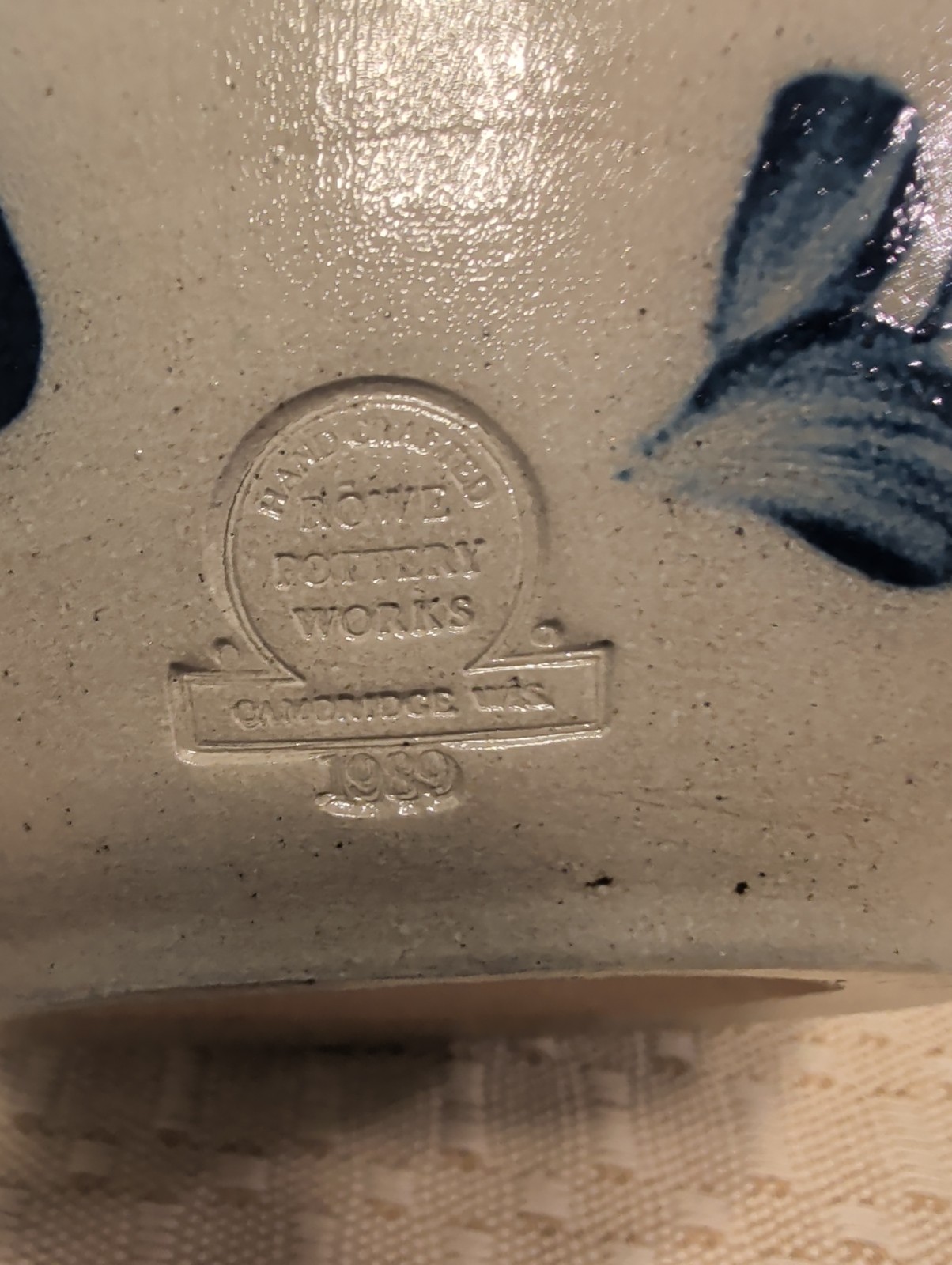 Rowe Pottery Works 4.5″ Salt-Glazed Blue Slip-Painted Leaf Motif Bowl