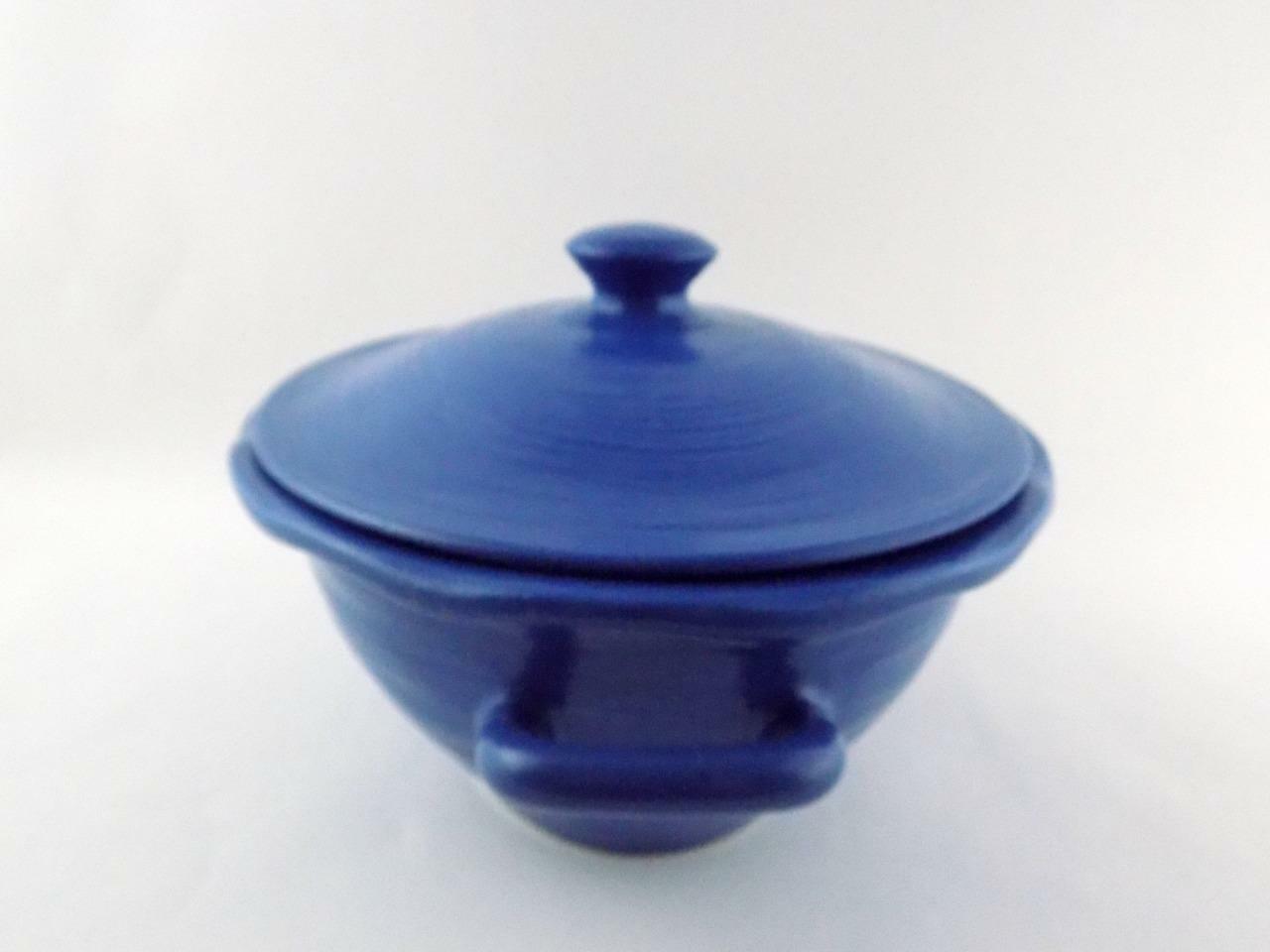 CorningWare Stoneware 2 QT Casserole Dish with Lid Blue Outer White Inner V GOOD