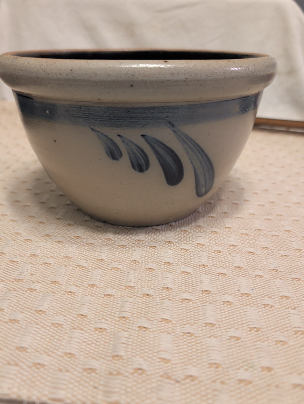 Rowe Pottery Works 4.5″ Salt-Glazed Blue Slip-Painted Leaf Motif Bowl
