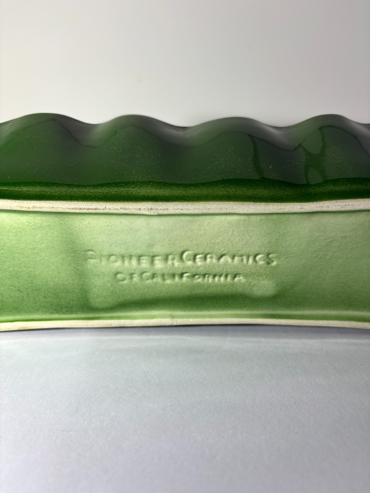 PIONEER CERAMICS OF CALIFORNIA MID-CENTURY RECTANGULAR CERAMIC GREEN BOWL DISH