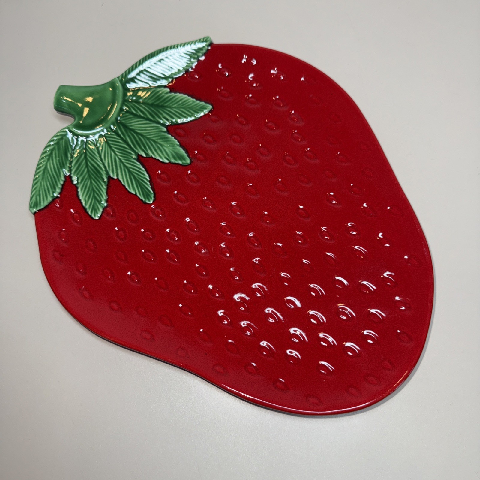 CERAMIC STRAWBERRY Plate PLATTER 1970 VINTAGE