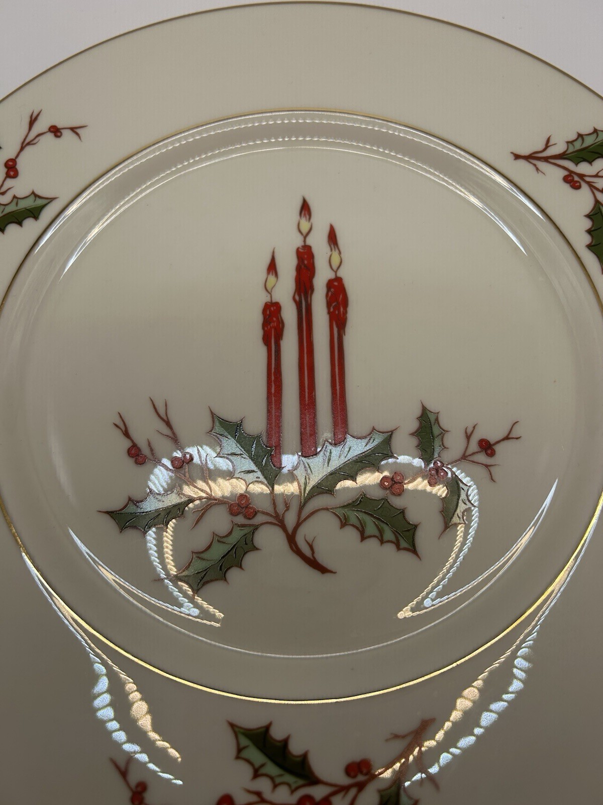 Fine Arts China Christmas 10 1/2″ Dinner Plate with Holly Berry and Candles Gift