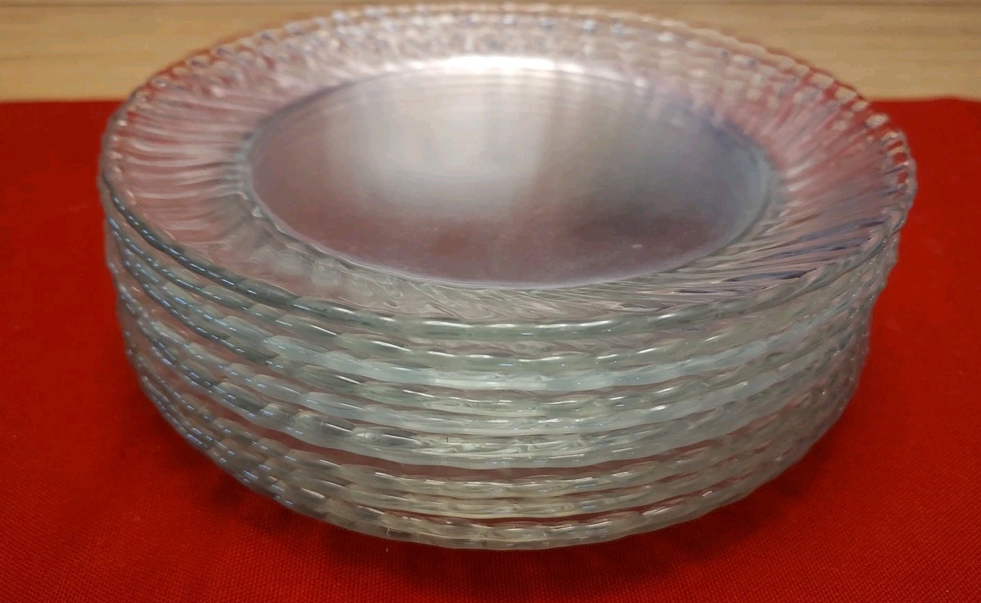 Arcoroc Clear Swirl Scalloped Glass Luncheon Plates 8 3/4 Inch Set of 11 EUC