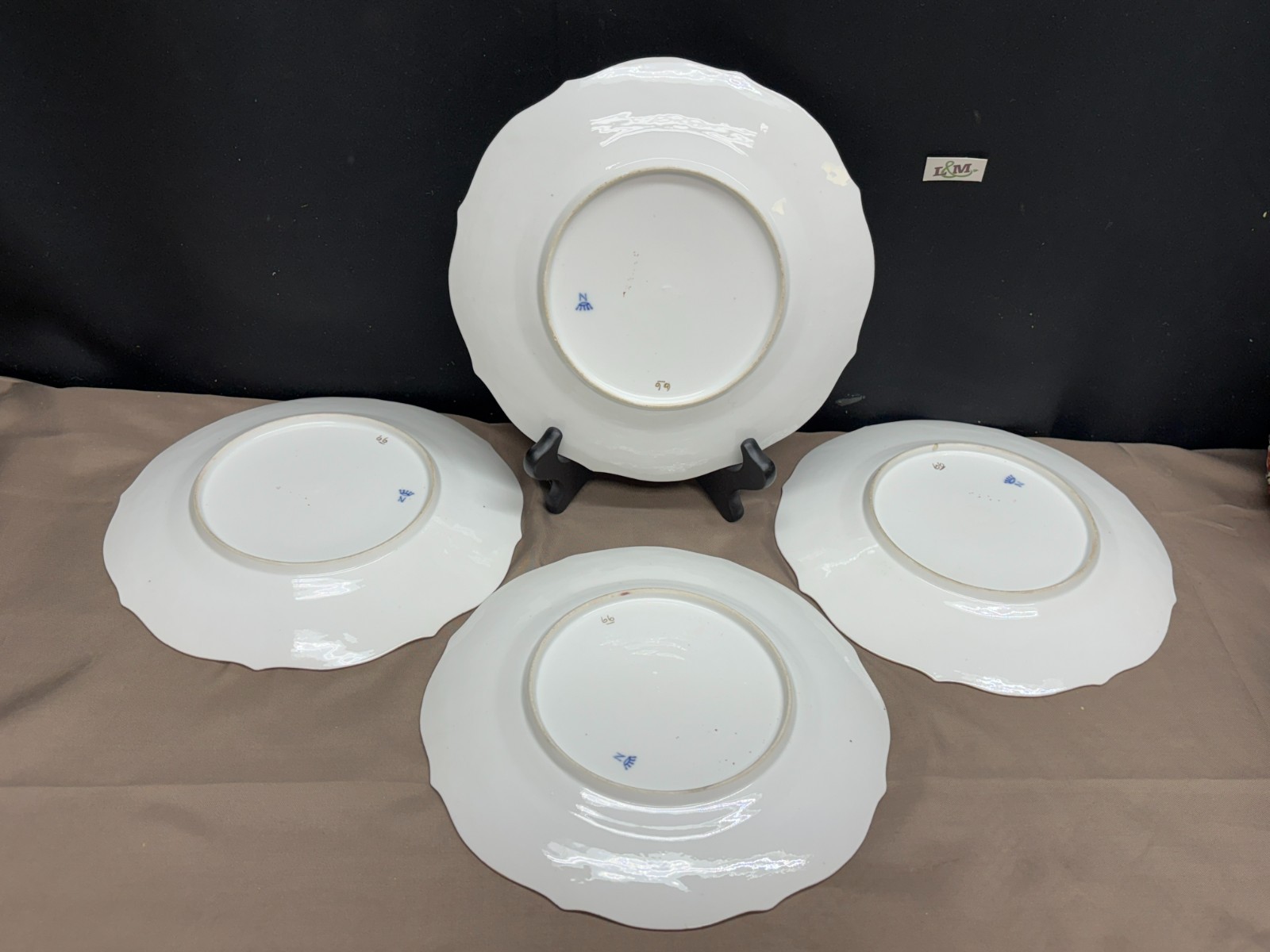 Capodimonte “CHERUBS” Antique Porcelain ~ Set of 4 ~ Lunch Plates ~ 8 3/4″
