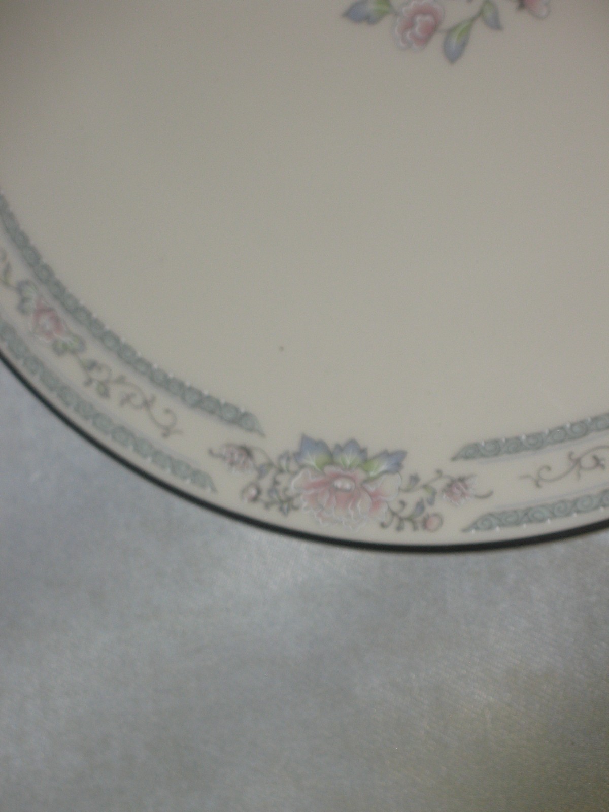 Lenox Charleston Large 11 3/4 inch Cake Plate