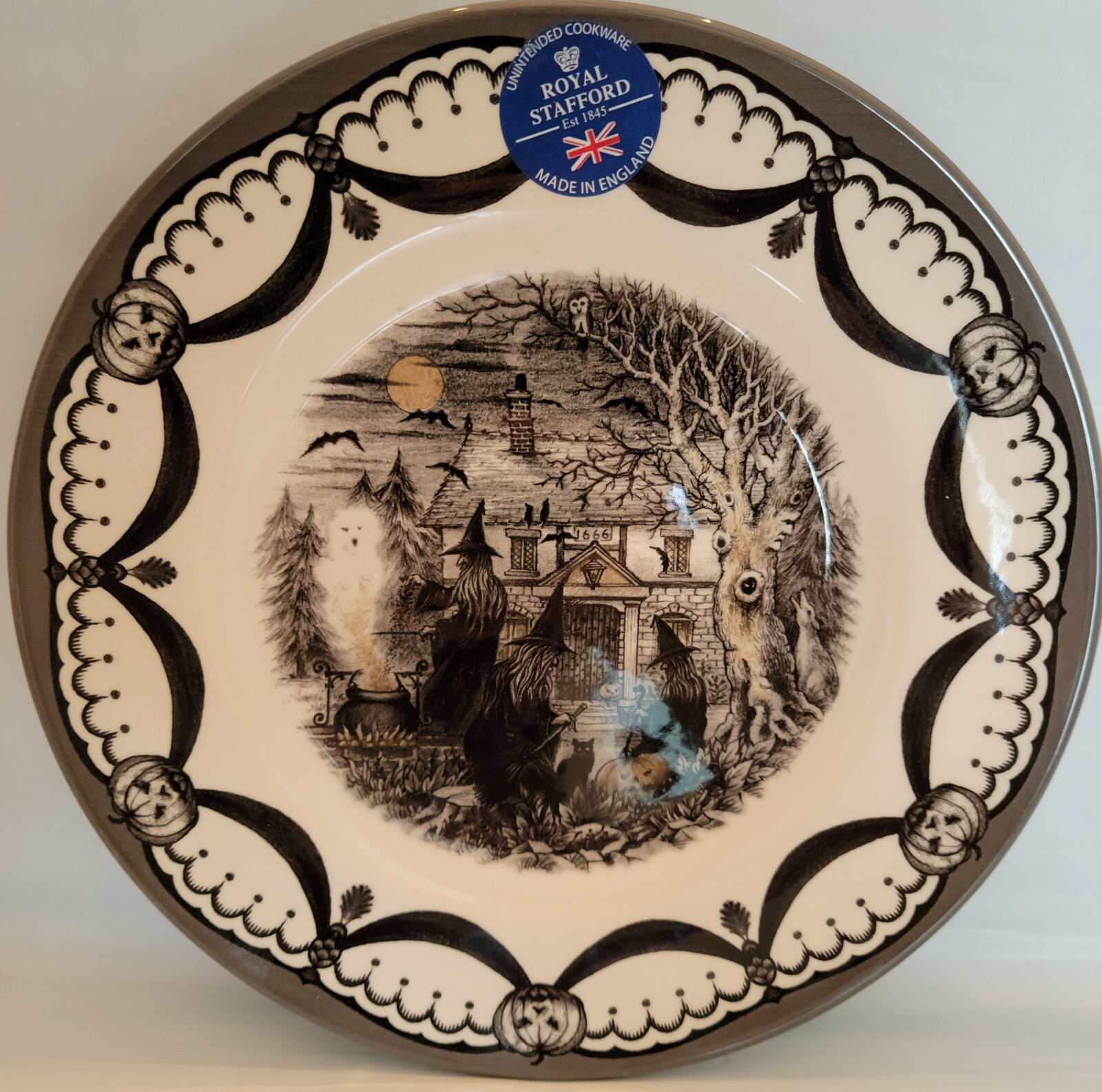 1x Royal Stafford Coven Salad Plate – 3 Witches Spooky Tree Haunted House 8.5”
