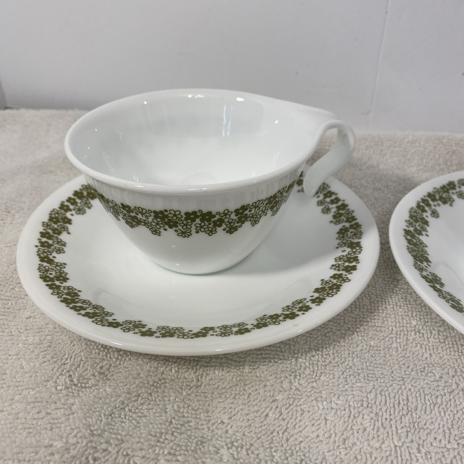 Corelle Spring Blossom Crazy Daisy Hooked Coffee Cups AND Saucers Set Of 2