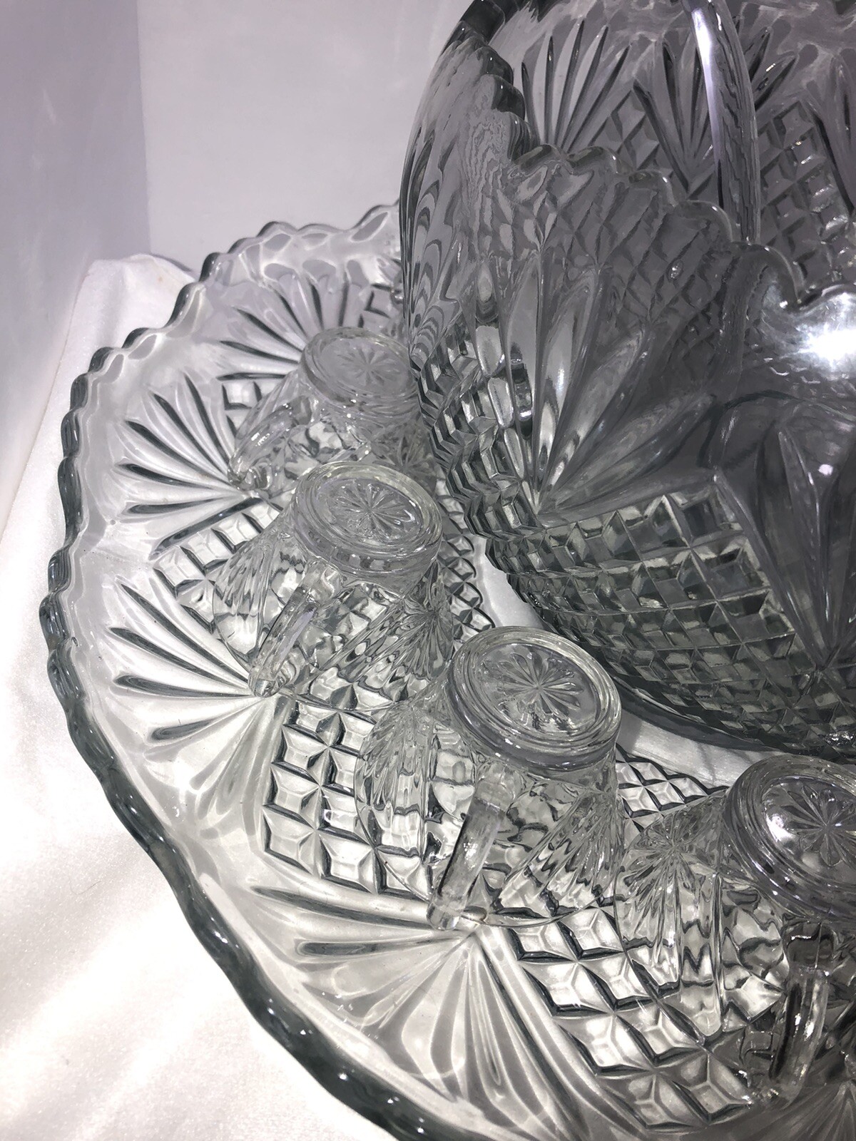 LE Smith Glass Pineapple Diamond Fan Punchbowl With Underplate