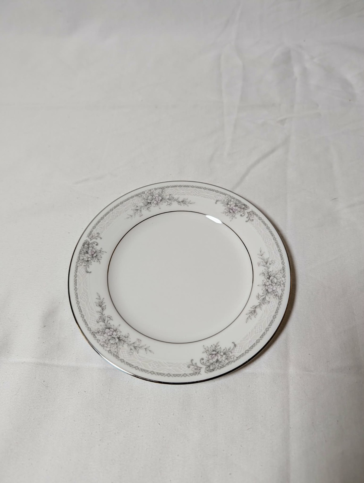 4 Noritake Sweet Leilani 6 1/4” Bread Dessert Plates 3482 Unused Preowned
