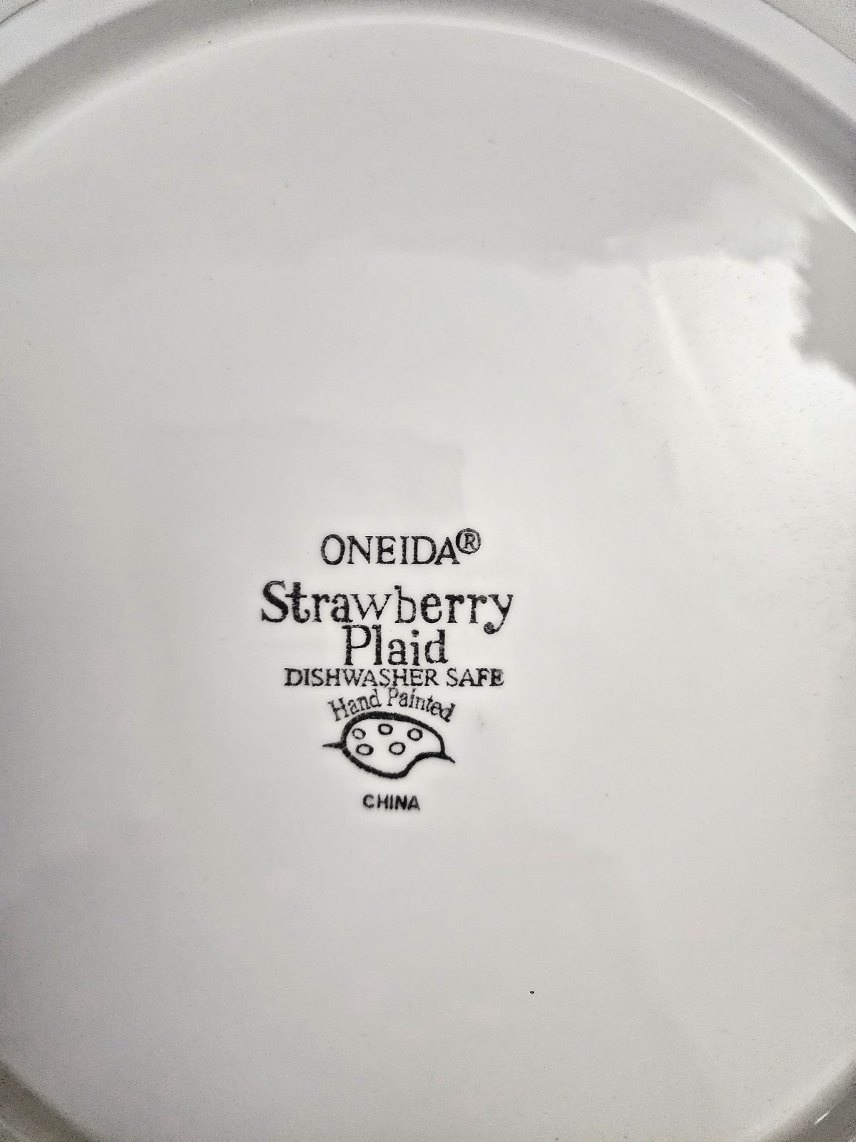 Oneida Strawberry Plaid Round Platter | 12″ diameter | New in Box