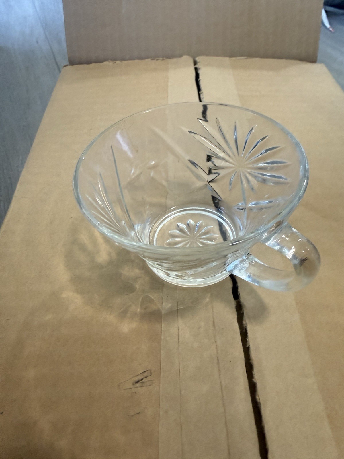 Clear Glass Cup & Saucer Set Starburst Pattern Twelve-Piece Round Glossy