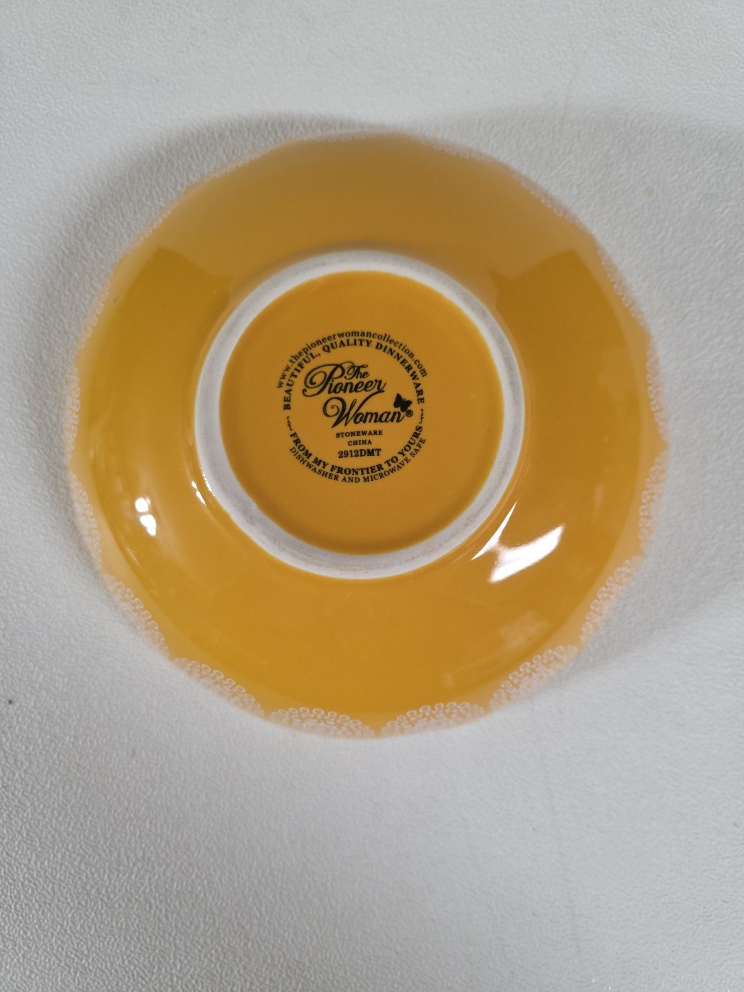 Pioneer Woman Soup Pasta Bowl Yellow& White with Red Blue Yellow Flowers 7.25″