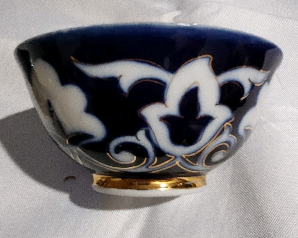 Set Of 3 Vintage Porcelain Bowls Colbalt Blue Floral Gold Trim 4.25″D 2″T