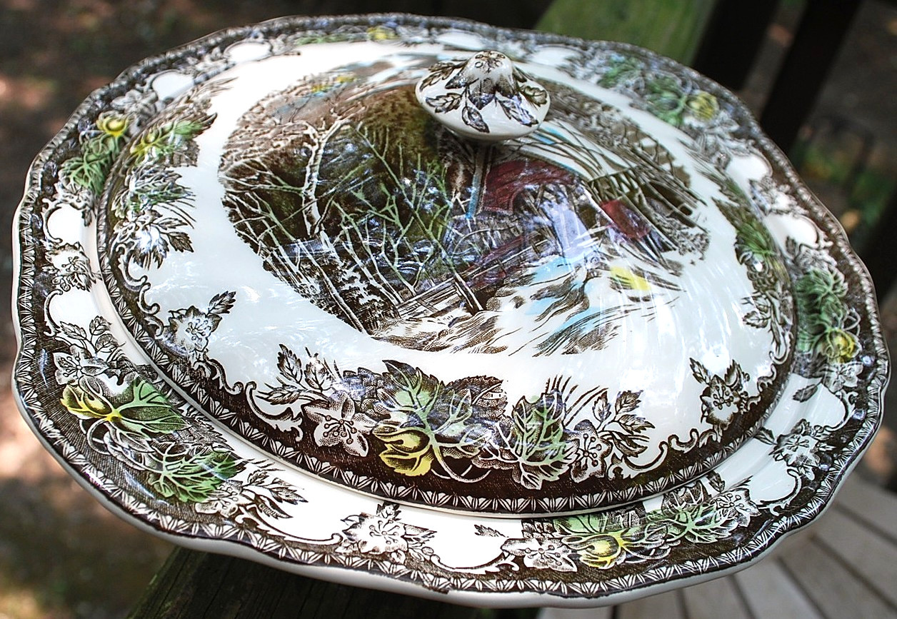 Vtg Johnson Bros COVERED BRIDGE FRIENDLY VILLAGE 10.25″ Covered Veg Dish ENGLAND