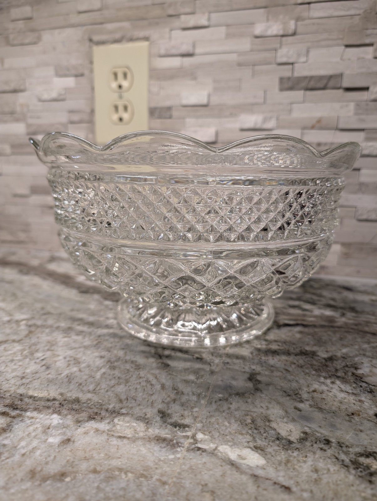 Wexford Anchor Hocking Fruit Bowl Footed 10″ Glass Center Piece Vtg W/Box USA