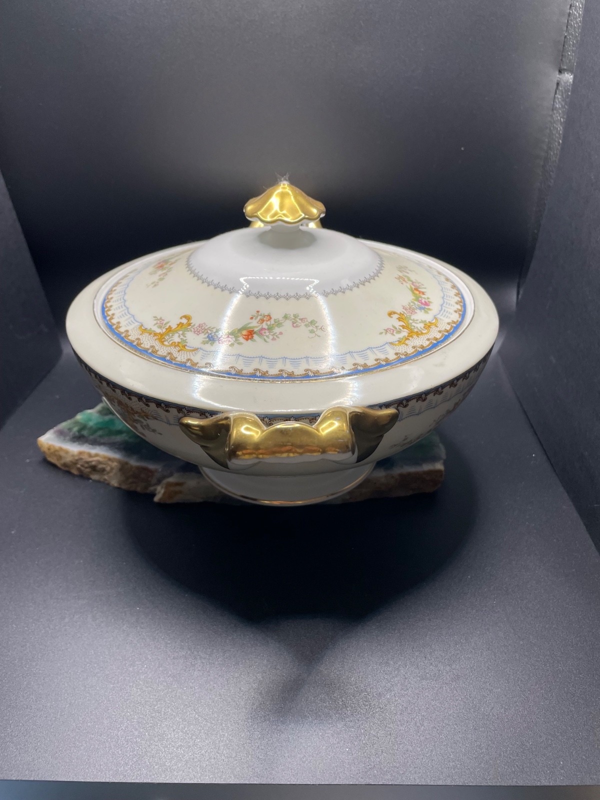 Vtg Meito Utica Fine China Covered Round Vegetable Dish Bowl 11” Blue Gold Trim